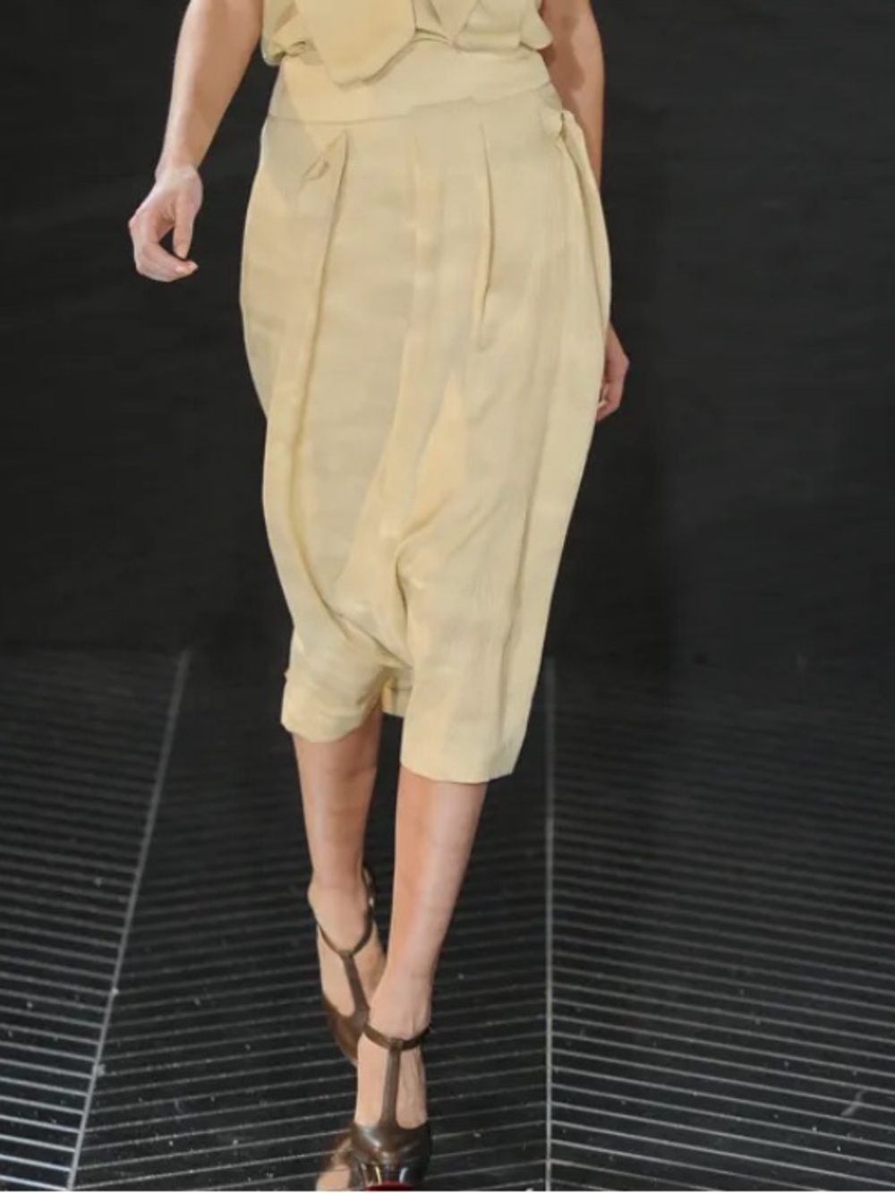 Light Silk Roland Mouret Midi-Skirt NWT Size 6